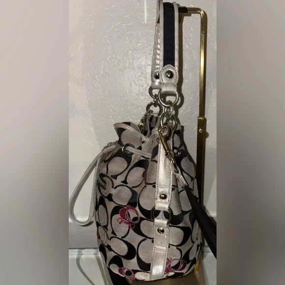 COACH SIGNATURE POPPY DRAWSTRING BUCKET CROSSBODY HANDBAG W/ HANGTAG CHARM RARE - Picture 9 of 15